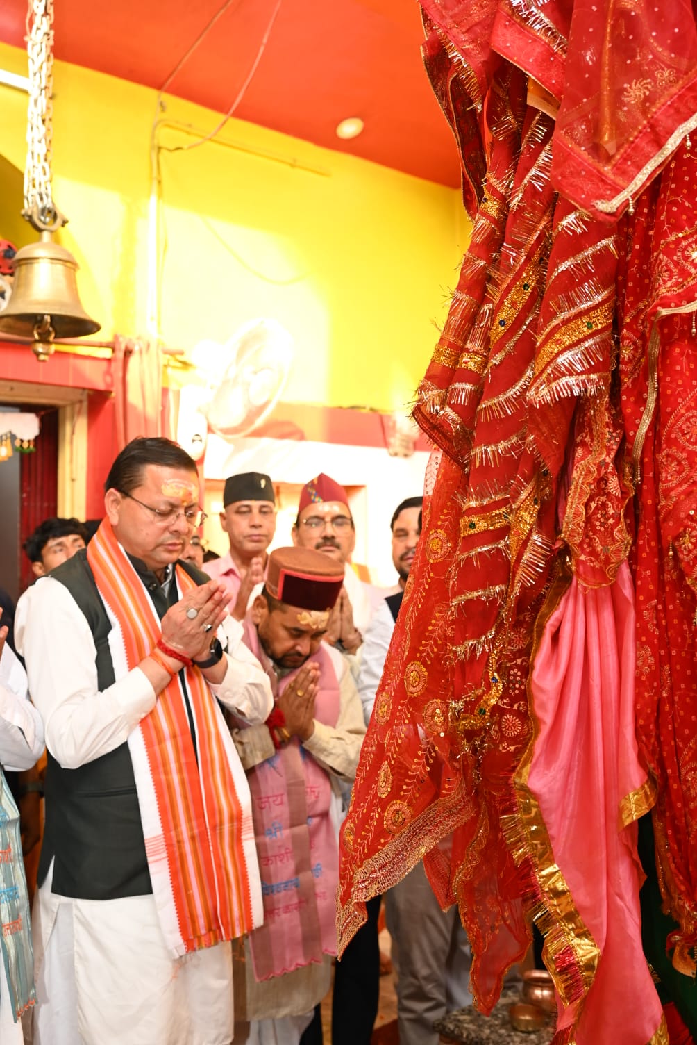 प्रधानमंत्री नरेंद्र मोदी के सार्वजनिक जीवन और राष्ट्र सेवा के 25 वर्ष पूर्ण होने पर सीएम धामी ने उत्तरकाशी के काशी विश्वनाथ मंदिर में की विशेष पूजा
